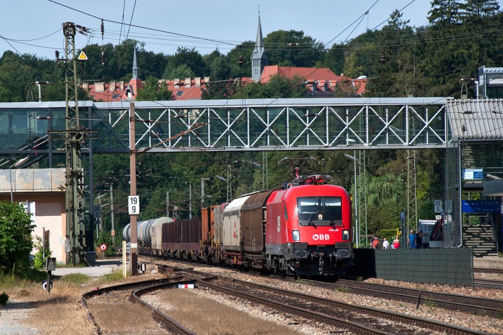 1116 025 ist mit einem G�terzug Richtung Wien unterwegs. Tullnerbach-Pressbaum, am 24.08.2012.