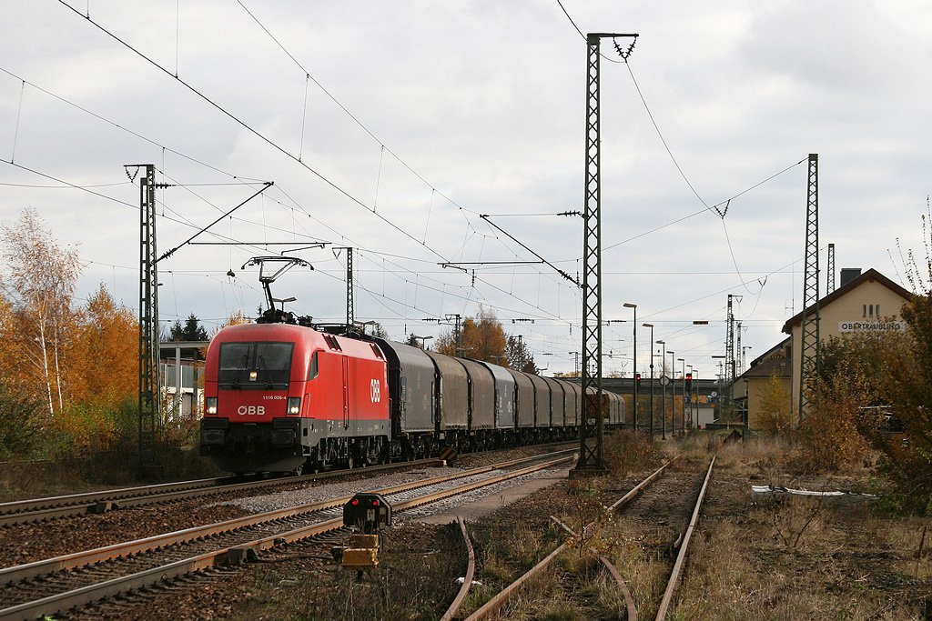 1116 026 mit einem G�terzug am 03.11.2009 in Obertraubling.
