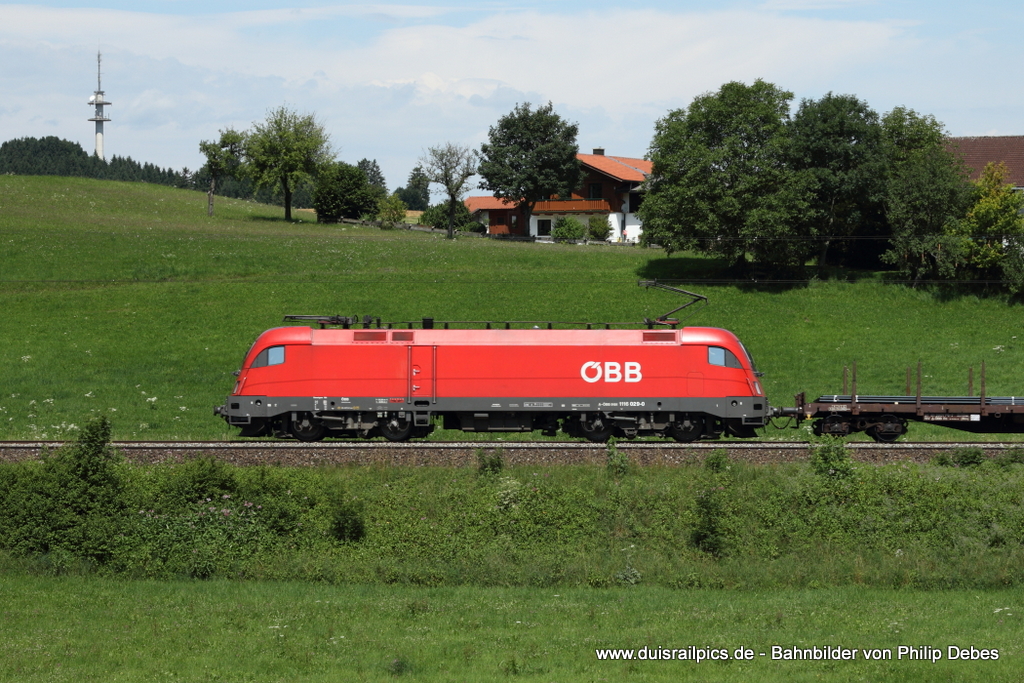 1116 029-0 (BB) fhrt am 19. Juli 2012 um 11:48 Uhr mit einem Gterzug durch Axdorf