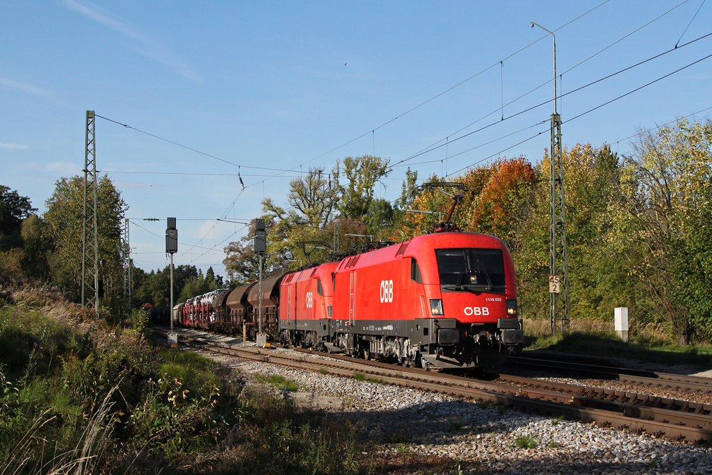 1116 032 + 1016 047 mit einem gemischten G�terzug am 06.10.2012 in A�ling.