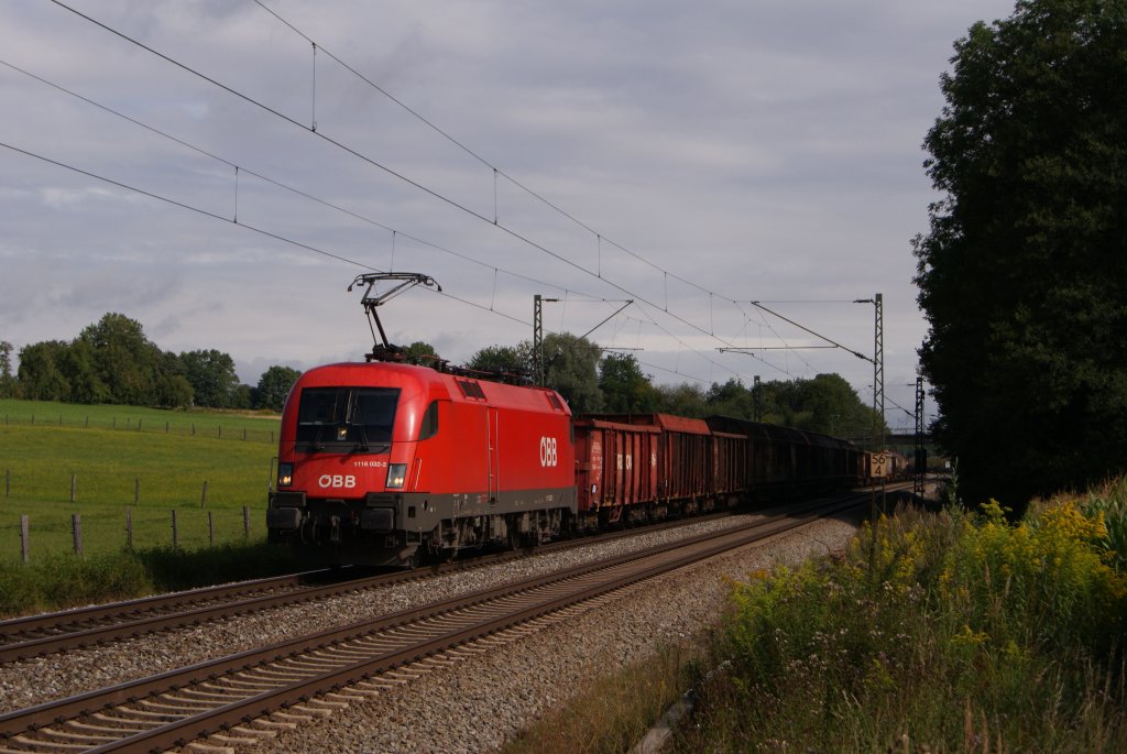 1116 032-2 mit einem gemischten Gterzug in Grokarolinfeld am 13.08.2011