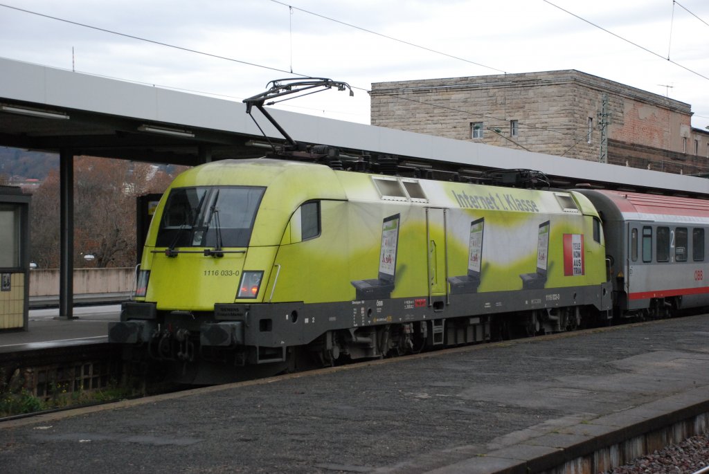 1116 033-0, der Telekom-Austria-Taurus bei der Einfahrt mit EC 113 im Stuttgarter Hauptbahnhof am 6.12.2009