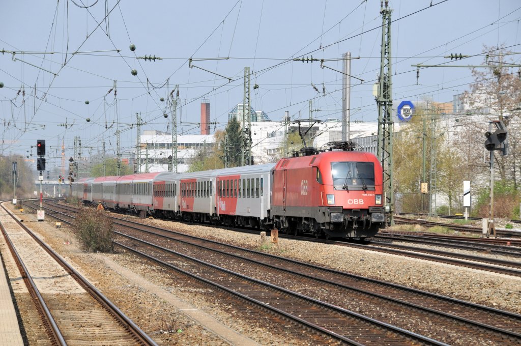 1116 033 am 17.04.10 mit einem Verstrker, Eyjafjallajkull sei Dank, am Heimeranplatz