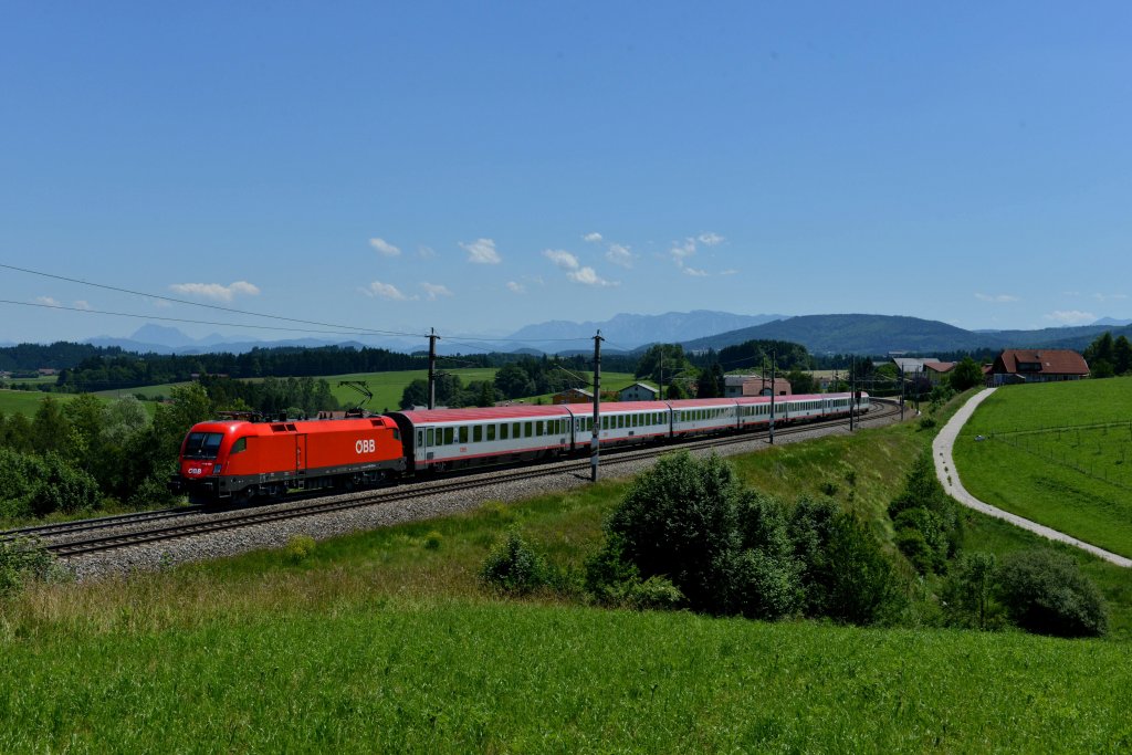 1116 034 mit einem OIC am 16.06.2012 unterwegs bei Pndorf.