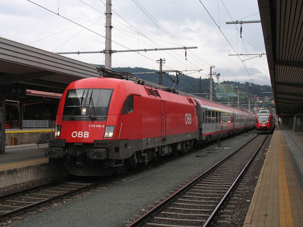 1116 035-5 mit OEC 747 Innsbruck Hauptbahnhof-Wien Westbahnhof auf Innsbruck Hauptbahnhof am 17-8-2010.