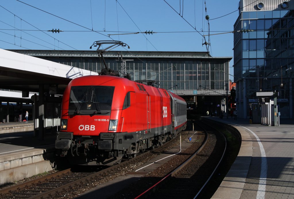 1116 035 mit EC 112 von Klagenfurt Hbf nach Siegen.Aufgenommen am 10.10.10 in Mnchen Hbf.
