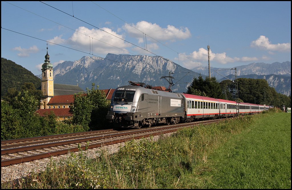 1116 038 „SIEMENS“ ist mit dem OEC 663 „Erlebnis Demokratie“ auf dem Rckweg nach Wien. (06.08.2009)