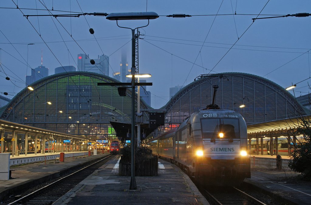1116 038-9  Siemens  mit EC 1113 Frankfurt(Main)Hbf - Klagenfurt Hbf im Startbahnhof. 28.01.12