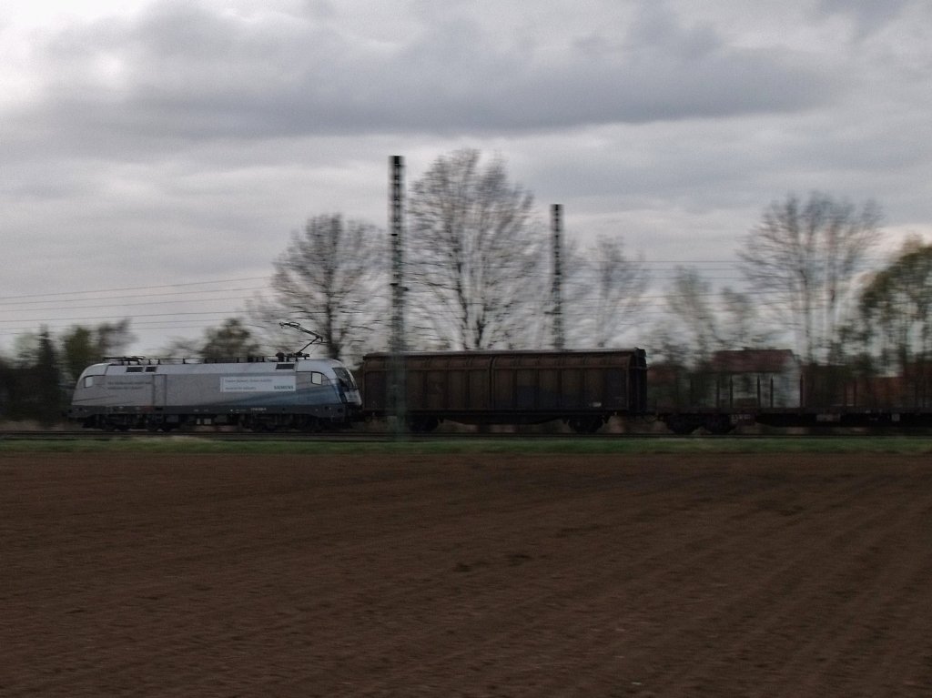 1116 038 aufs zweite. Hier der Siemens Taurus aus einer anderen Perspektive mit einem 'gmischten. (13.04.2010, Mangolding) PS: Danke auch an Julian H. fr die Vormeldung