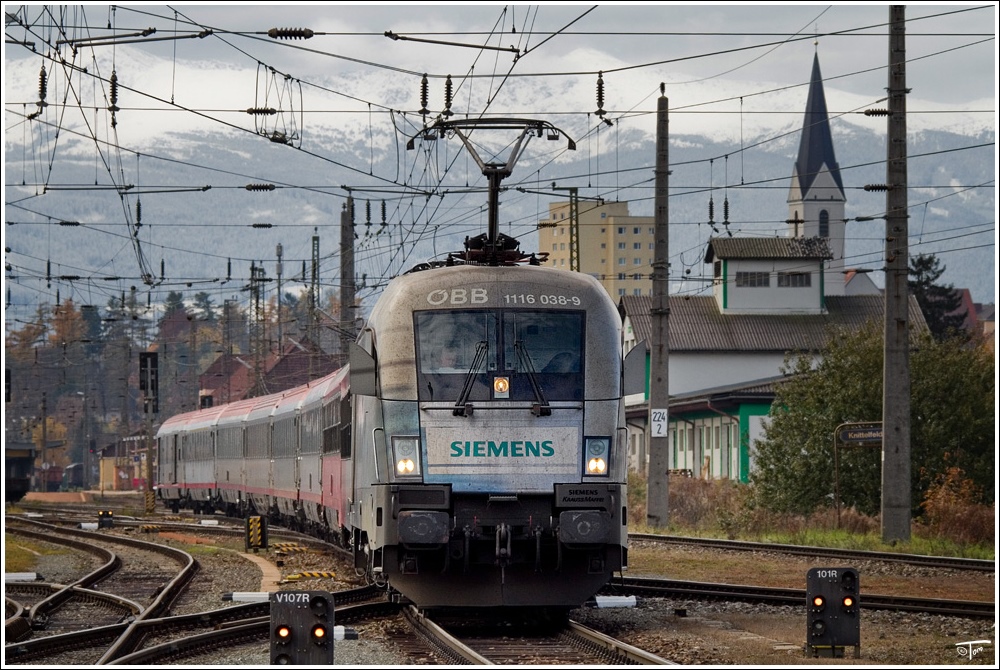 1116 038  Siemens  fhrt mit EC 538  Energie Klagenfurt Strom  von Lienz nach Wien-Meidling. 
Knittelfeld 26.10.2010