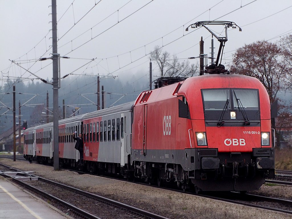 1116 051-2 bereit zur Abfahrt mit R3063 im Bhf. Redl-Zipf;091207