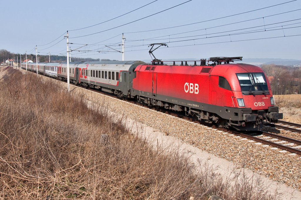 1116 051 mit dem Nachtzug Nizza - Moskau, am 18.03.2012 kurz vor B�heimkirchen.
