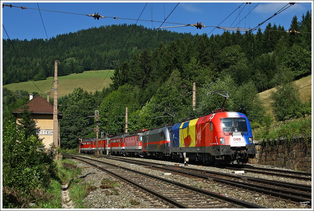 1116 056 EM Lok Rumnien + 1016 035 Railjet Vordesign waren am 31.08.2008 am Lokzug 89950 von Bruck nach Wien.Weiters waren noch zwei 1x44er und zwei 1x42er am Zug. 
Breitenstein 