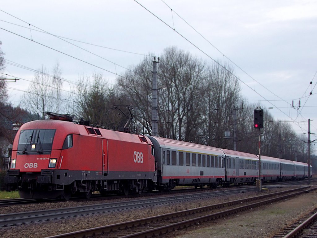 1116 057-9 durchfhrt mit OIC643(Fachhochschule St. Plten) den Bhf. Timelkam;091206