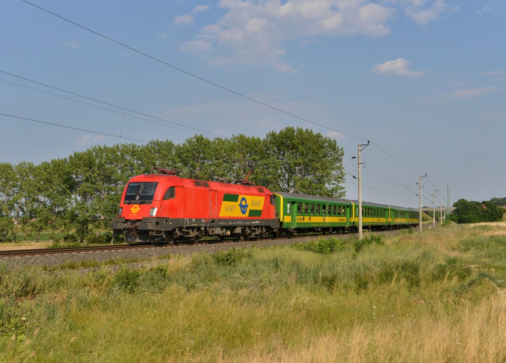 1116 061 mit einem R von Szombathely nach Sopron am 26.07.2013 bei Kphza.