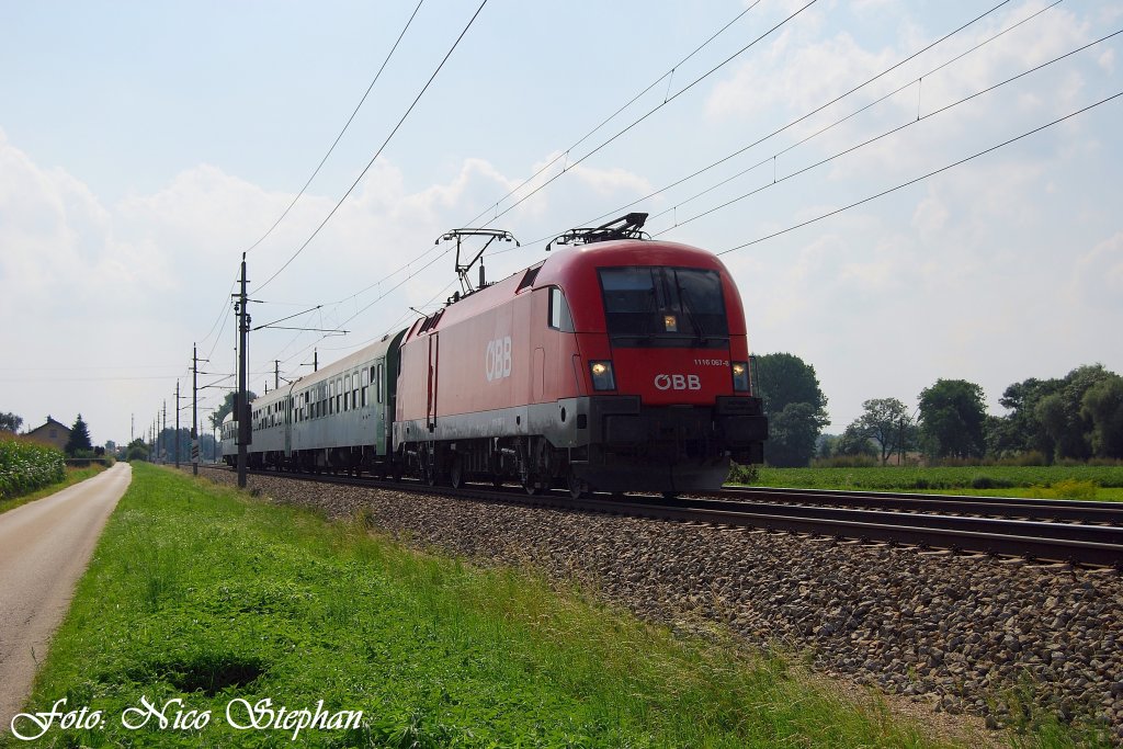 1116 067-8 mit der Rckleistung des EC 100  Joze Plecnik  Salzburg Hbf. - Praha hl.n. in Pasching (sterreichurlaub 18.08.09)