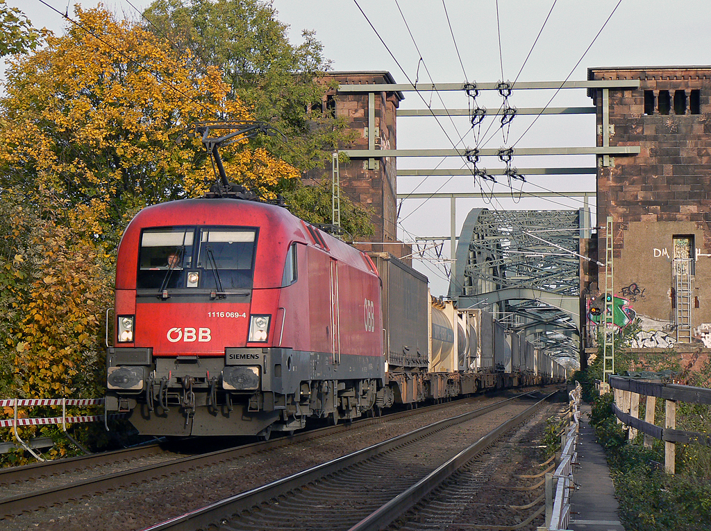1116 069-4 der BB am Wenzel kommend von der Klner Sdbrcke am 28.10.2010