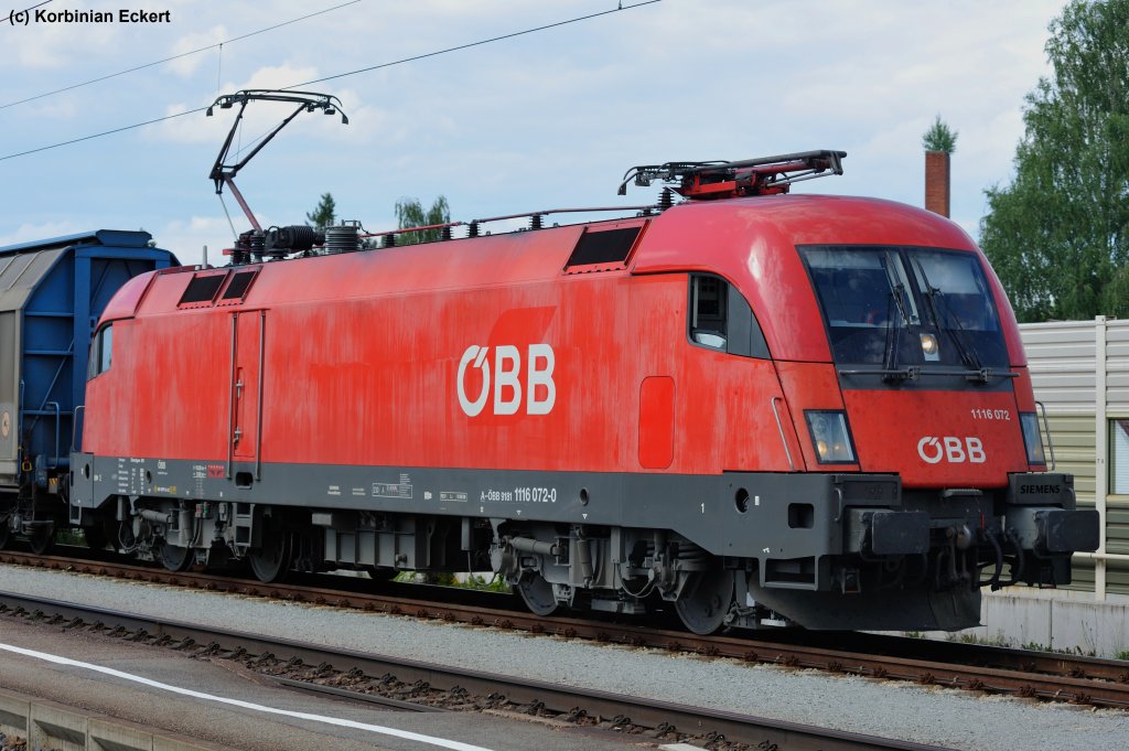 1116 072 mit dem Audizug nach Gyr steht auf dem Ausweichgleis in Snching, 07.08.2012