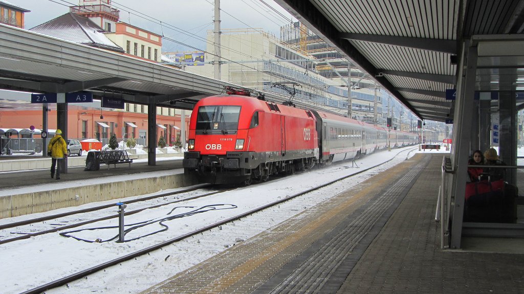 1116 079 mit OIC 860  St.Anton am Arlberg  (Wien Westbahnhof-Bregenz) in Innsbruck Hbf.(14.2.2012)

Dies ist mein 100. Bild hier! Vielen Dank an alle, die mich bis hierher untersttzt haben!