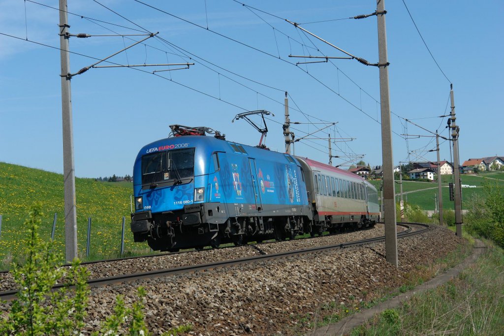 1116 080 mit OIC 690 von Wien West nach Klagenfurt Hbf am 25.04.2009 unterwegs bei Seekirchen am Wallersee.