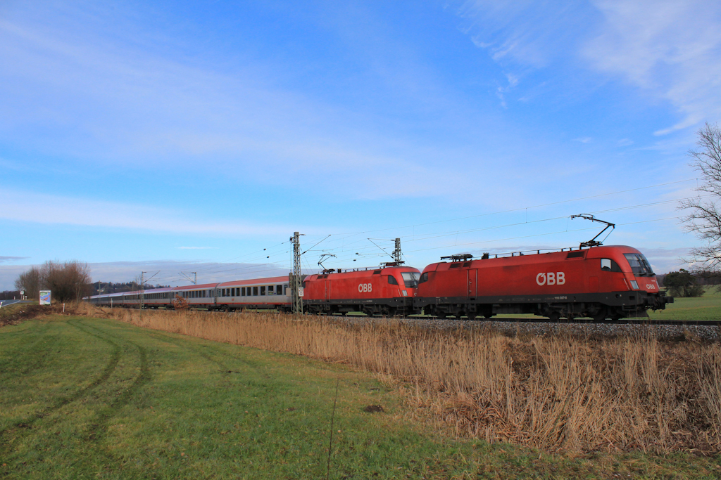 1116 087-8 + 1116 072-0 mit einem Korridor-Zug bei Weisham, aufgenommen am 2. Januar 2013.