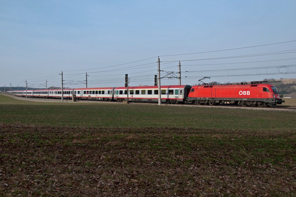 1116 087 mit OIC 865 ist noch ca. 50 Km vom Zugendbahnhof entfernt. Die Aufnahme entstand am 25.03.2011 kurz vor Bheimkirchen.