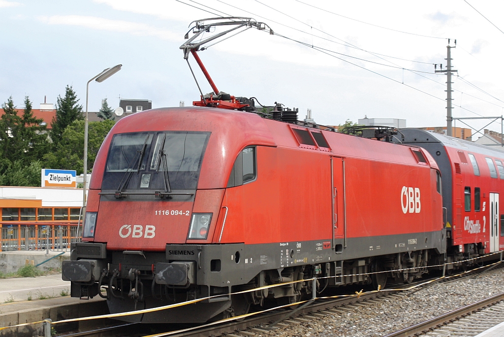 1116 094-2 schiebt am 24.Juli 2010 einen Doppelstockwendezug durch die BB Hst. Atzgersdorf-Mauer in Richtung Wien.