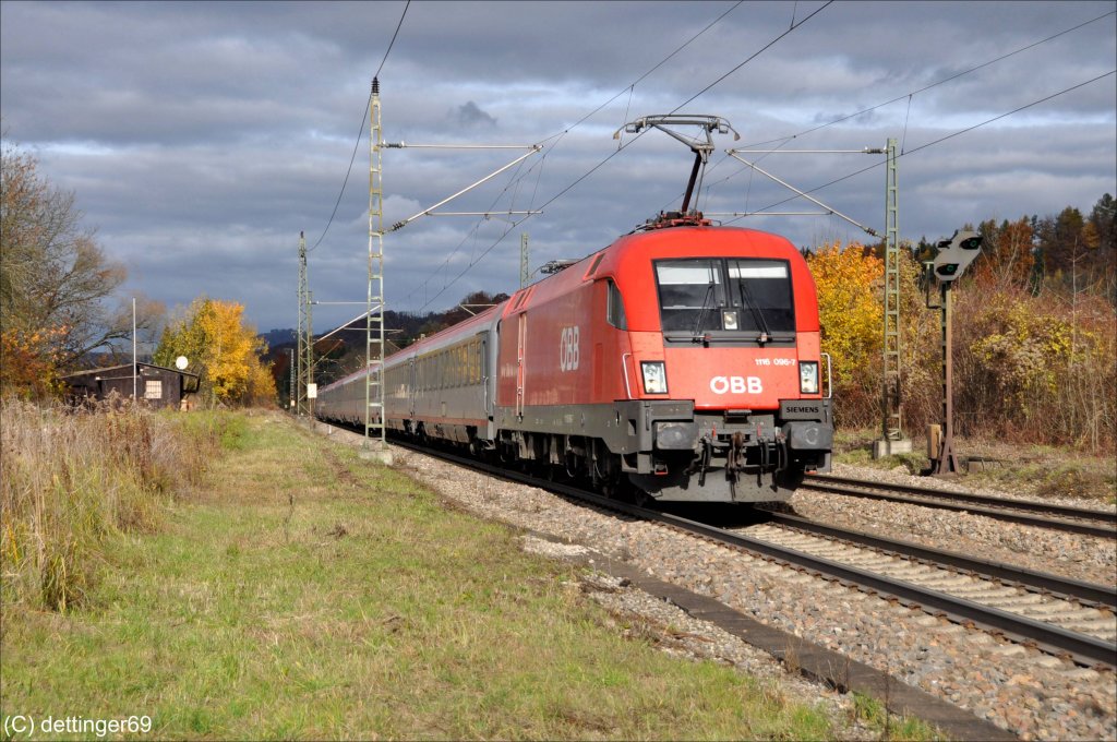 1116 096 mit EC 113 auf dem Weg nach Klagenfurt in Gingen/Fils am 4.11.2010