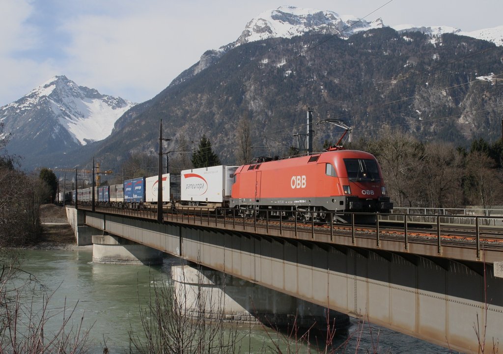 1116 104-1 fhrt am 21.3.2012 ber die Innbrcke bei Brixlegg Richtung Kufstein.