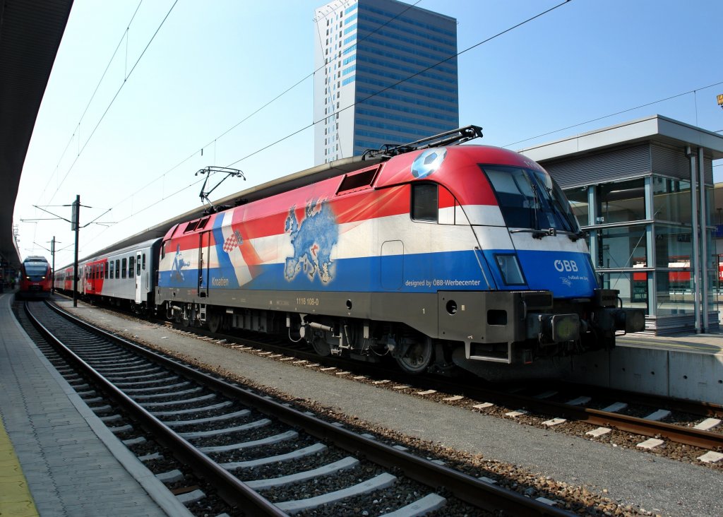 1116 108 „EM-Kroatien“ mit einem REX am 08.04.2009 am Linzer Hbf.