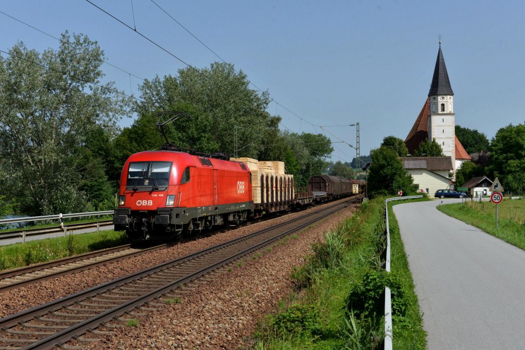 1116 109 mit einem G�terzug am 28.06.2012 unterwegs bei Hausbach.