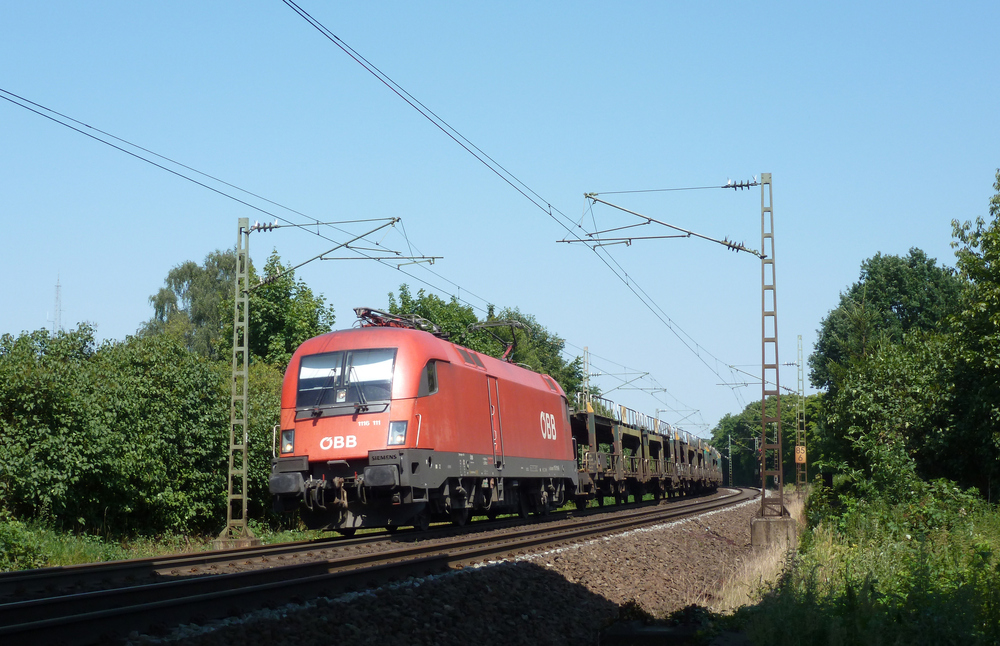 1116 111 fuhr am 25.07.2012 mit einem leeren Autozug durch Verden.