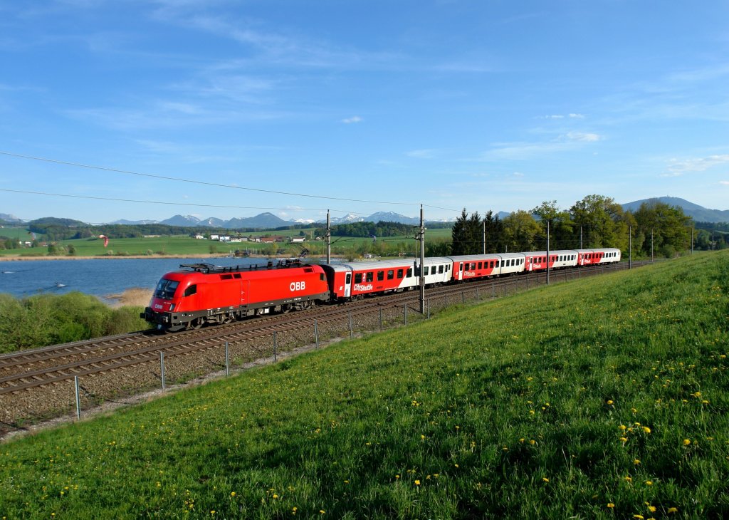 1116 113 mit einem REX am 25.04.2009 bei Seekirchen am Wallersee.