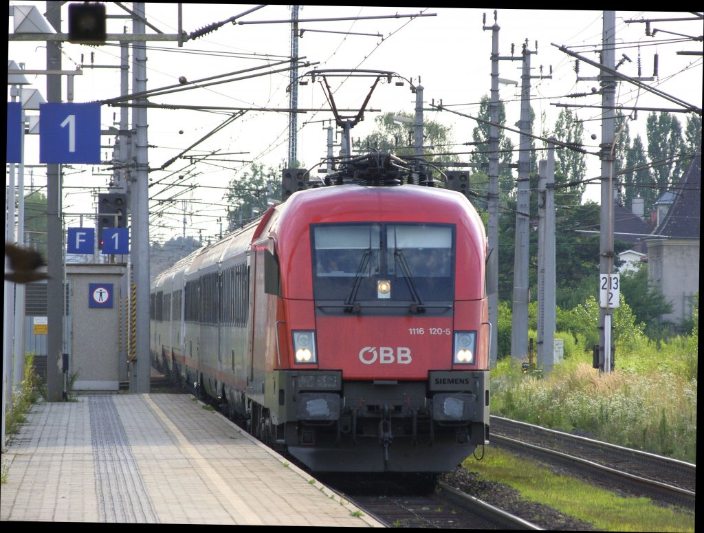 1116 120-5 als BB IC von Salzburg Hbf. nach Wien Westbahnhof in Wels Hbf. am 25.7.2010