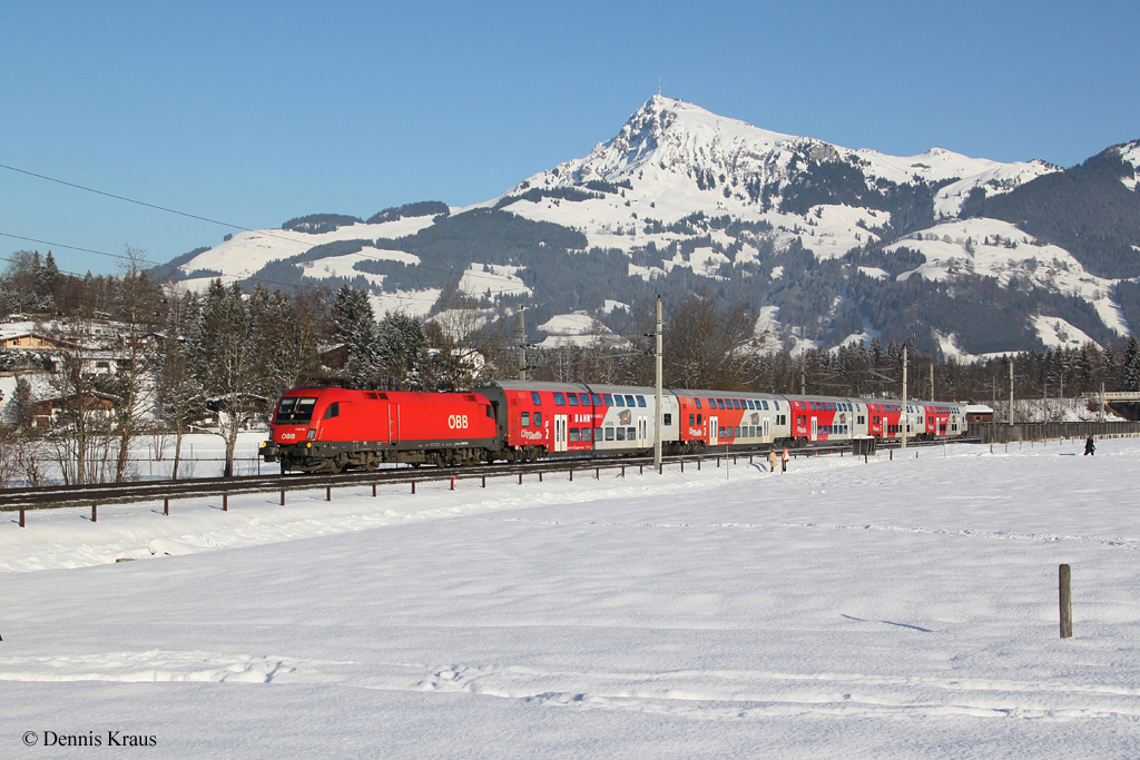 1116 121 mit einem Sonderzug am 26.01.2013 bei Kitzbhel Schwarzsee.