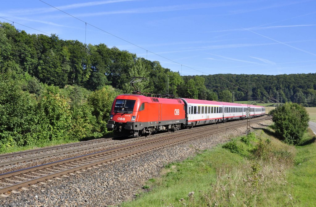 1116 123 ist mit EC 113 auf der Filsbahn nach Klagenfurt unterwegs.Das Bild wurde bei Lonsee Aufgenommen am 9.9.2012