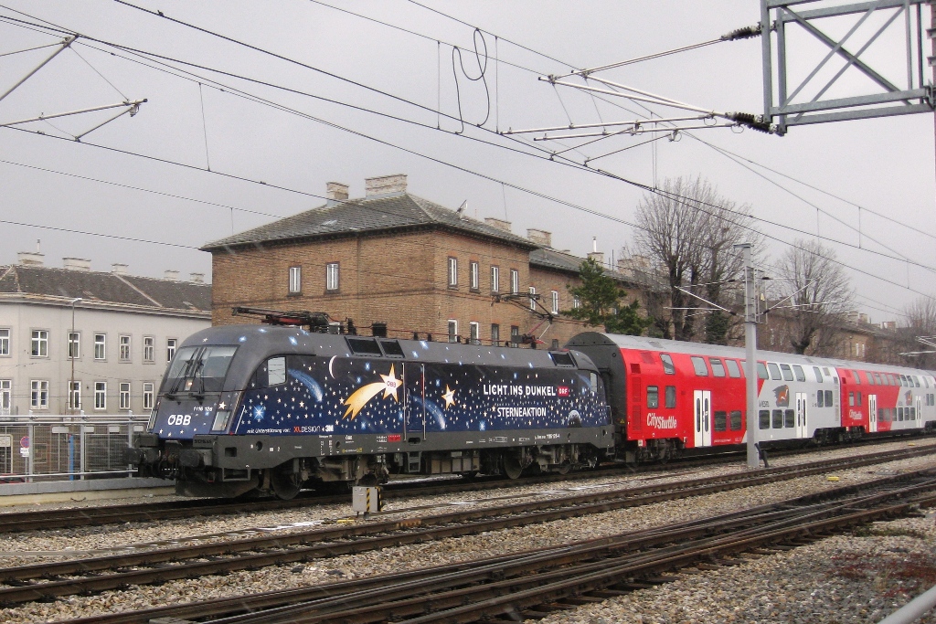 1116 126-4 mit R 2329 von Breclav nach Payerbach-Reichenau - 2012-12-11 Einfahrt Bahnhof Wien Meidling