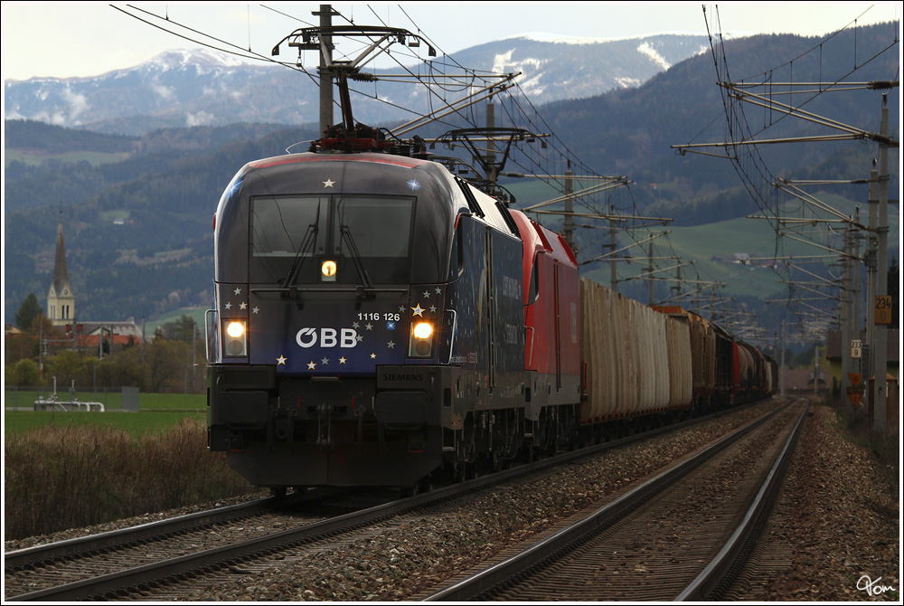 1116 126  Licht ins Dunkel  + 1016 042 fahren mit dem Tauernumleiter 54535, von Salzburg ber Selzthal nach Villach.
Zeltweg 20.4.2012