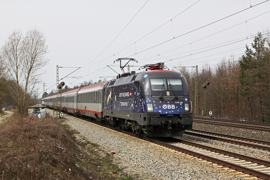 1116 126 mit EC 1113 am 09.04.2012 zwischen Haar und Vaterstetten.