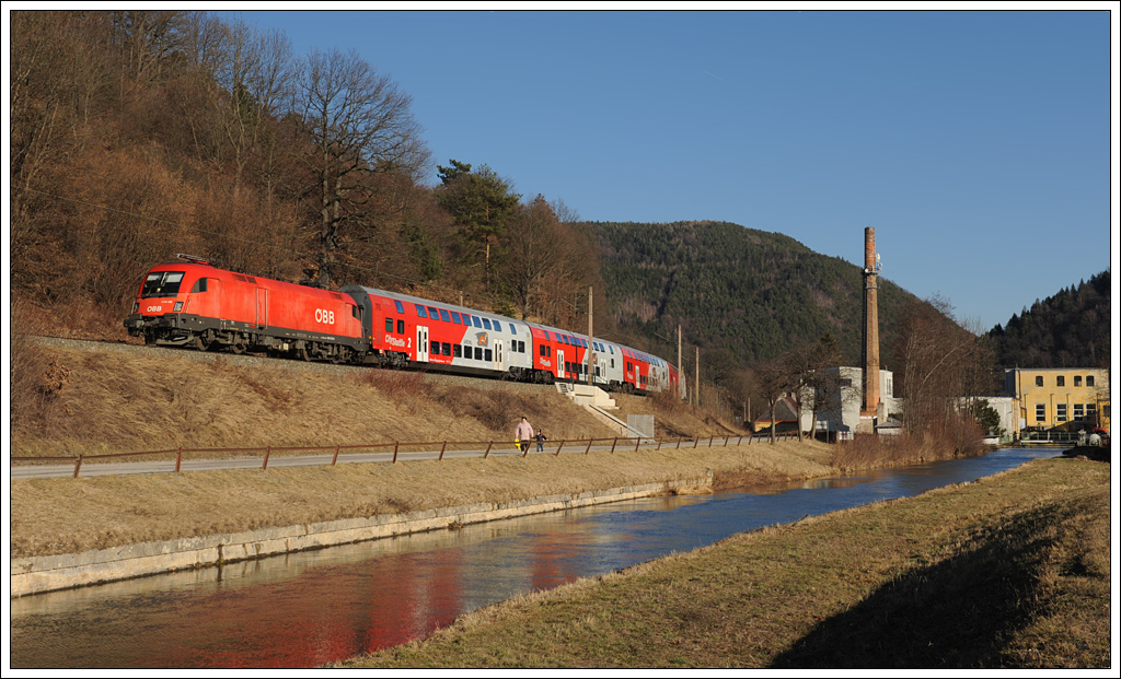 1116 128 mit ihrem R 2337 von Breclav nach Payerbach-Reichenau am 25.2.2012 in Schlglmhl aufgenommen.