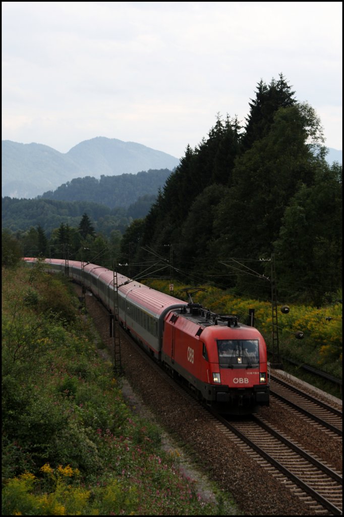1116 130 schlngelt sich vor Oberaudorf mit diesem OEC durch das Inntal in Richtung Norden. (11.08.2009)