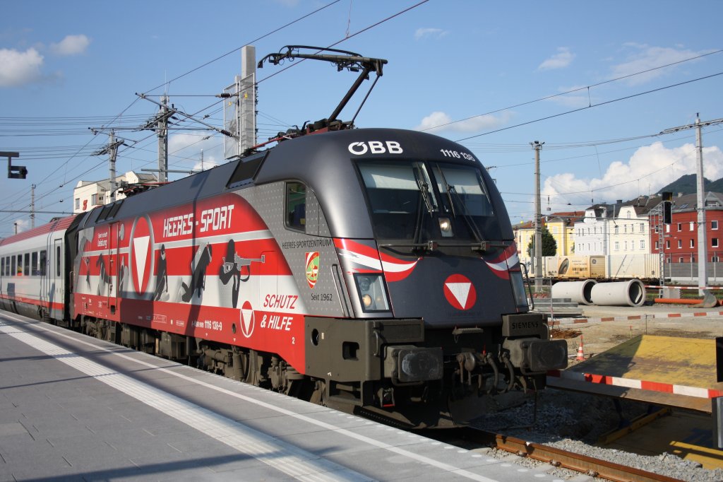1116 138-9 Heeressport kurz nach der Ankunft in Salzburg Hbf am 03.08.2012
