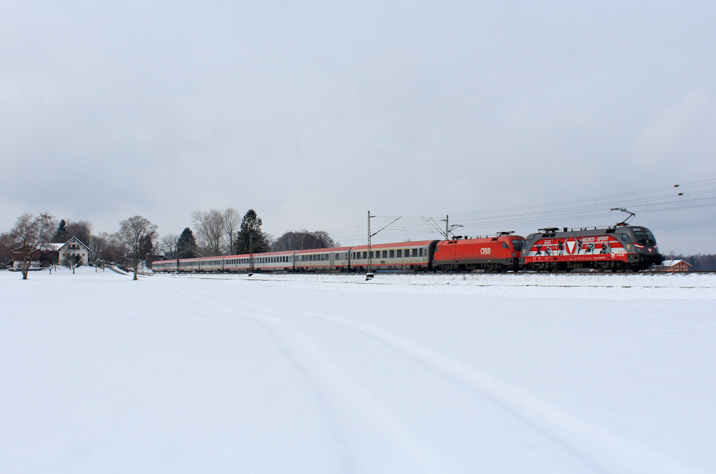 1116 138  Heeres-Sport  und 1116 056 mit einem Korridor-Zug bei bersee. Aufgenommen am 16. Februar.