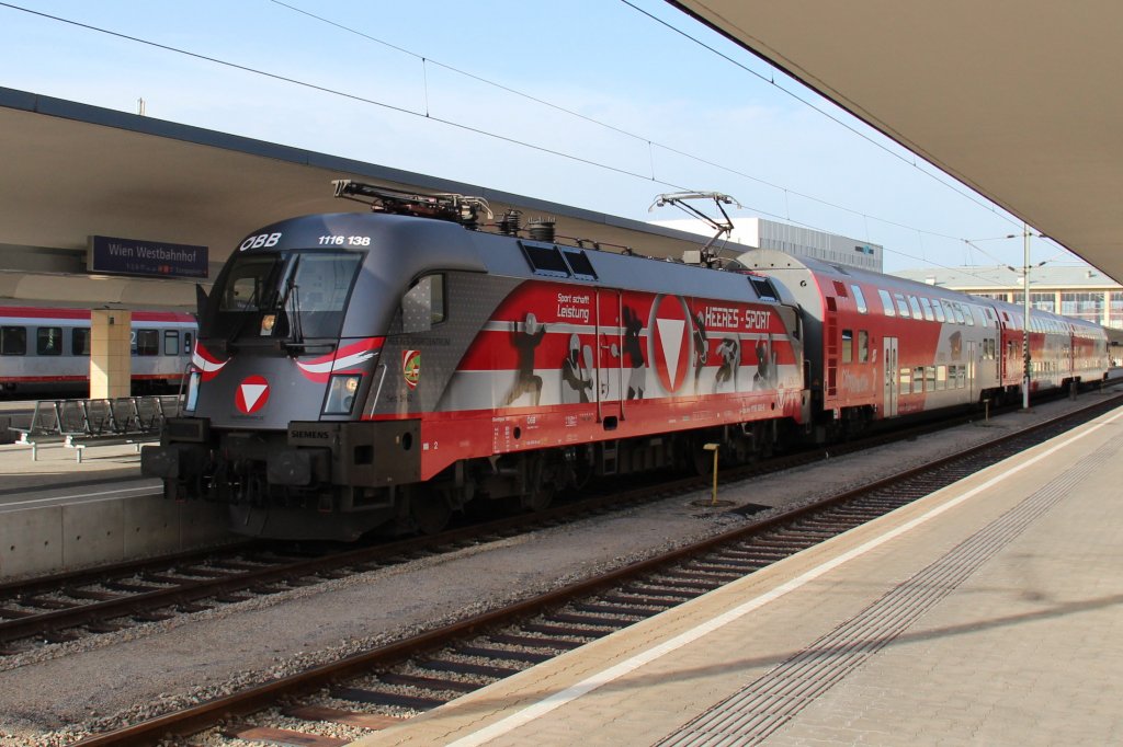 1116 138 Heeressport-Taurus nach ihrer Prsentation im Regionalzugdienst zw Wien und Plten, hier zum sehn am 2036 nach Sankt Plten Hauptbahnhof; am 28.06.2012