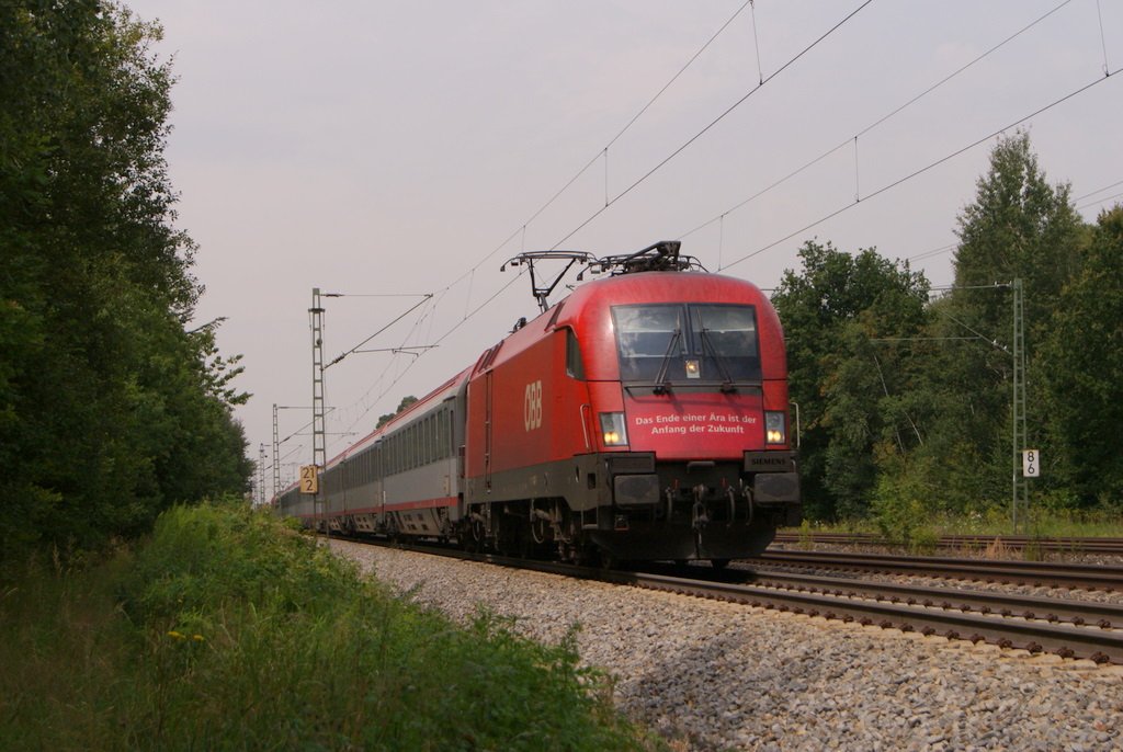 1116 147-8  Das Ende einer ra ist der Anfang der Zukunft Taurus  + 1116 254-2 mit einem Eurocity zwischen Haar und Vaterstetten am 03.08.2011