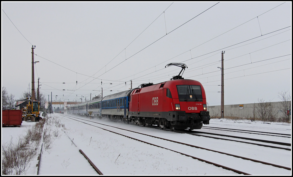 1116 148 mit EC 102  Polonia  (Villach - Wien - Prag - Warschau), aufgenommen am 12.02.2013 in Deutsch Wagram.