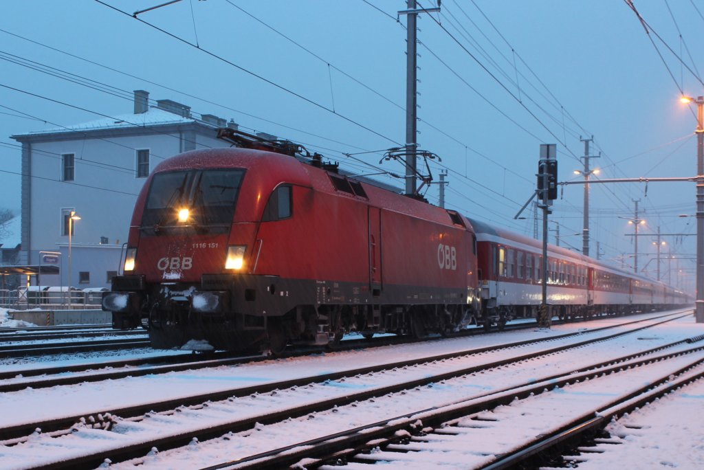 1116 151 mit dem SD 14394 von Venedig-Travisio Boscoverde (Tbv) nach Wien Westbahnhof (Ws) hier zum sehen in Gloggnitz (Glo); am 10.02.2013