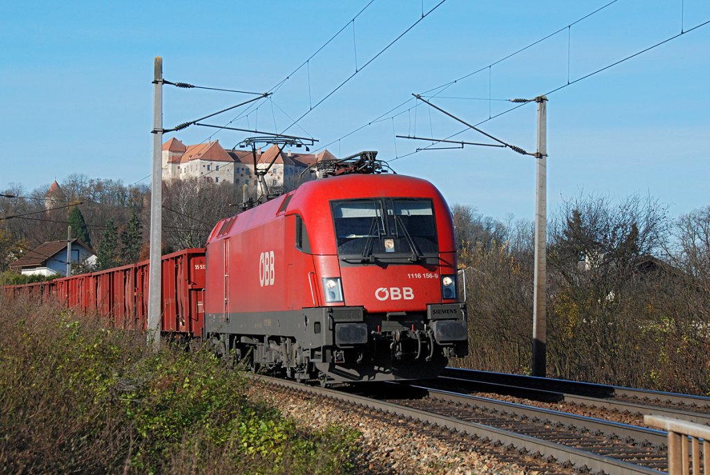 1116 156 unterhalb der Burg Neulengbach, Richtung Wien. Die Aufnahme entstand kurz vor der Haltestelle in Hofstatt am 19.11.2009.