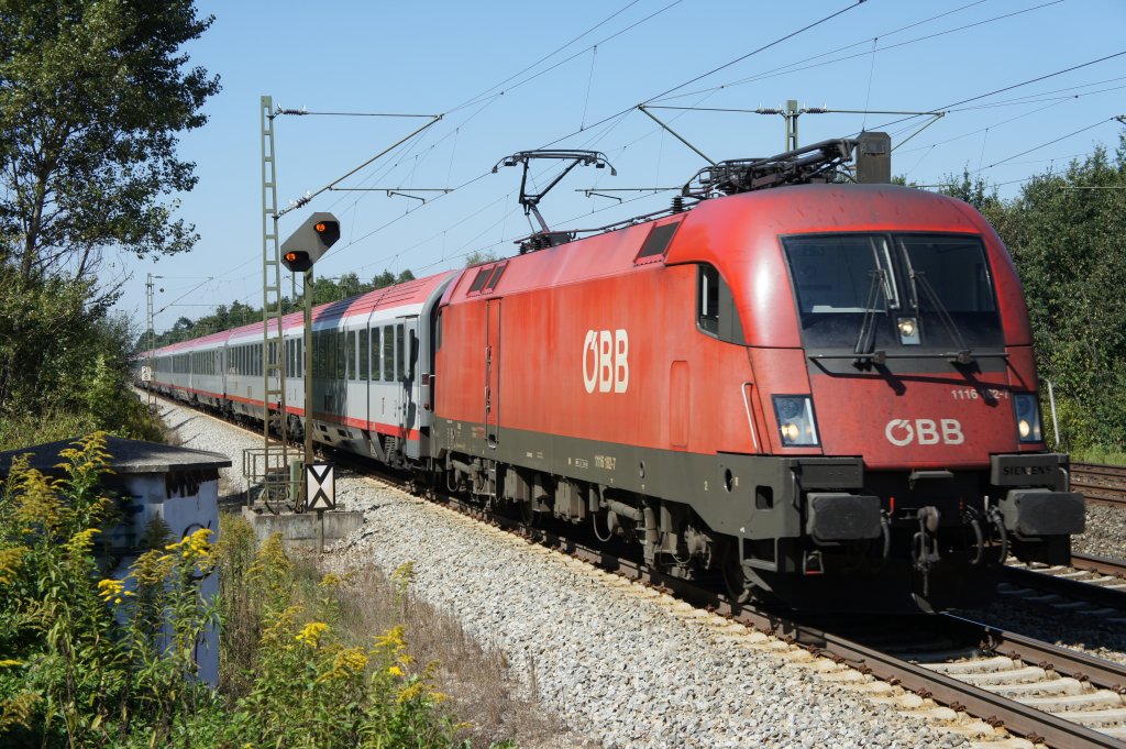 1116 162-7 mit EC 113 nach Klagenfurt am 03.09.11 zwischen Haar und Vaterstetten.