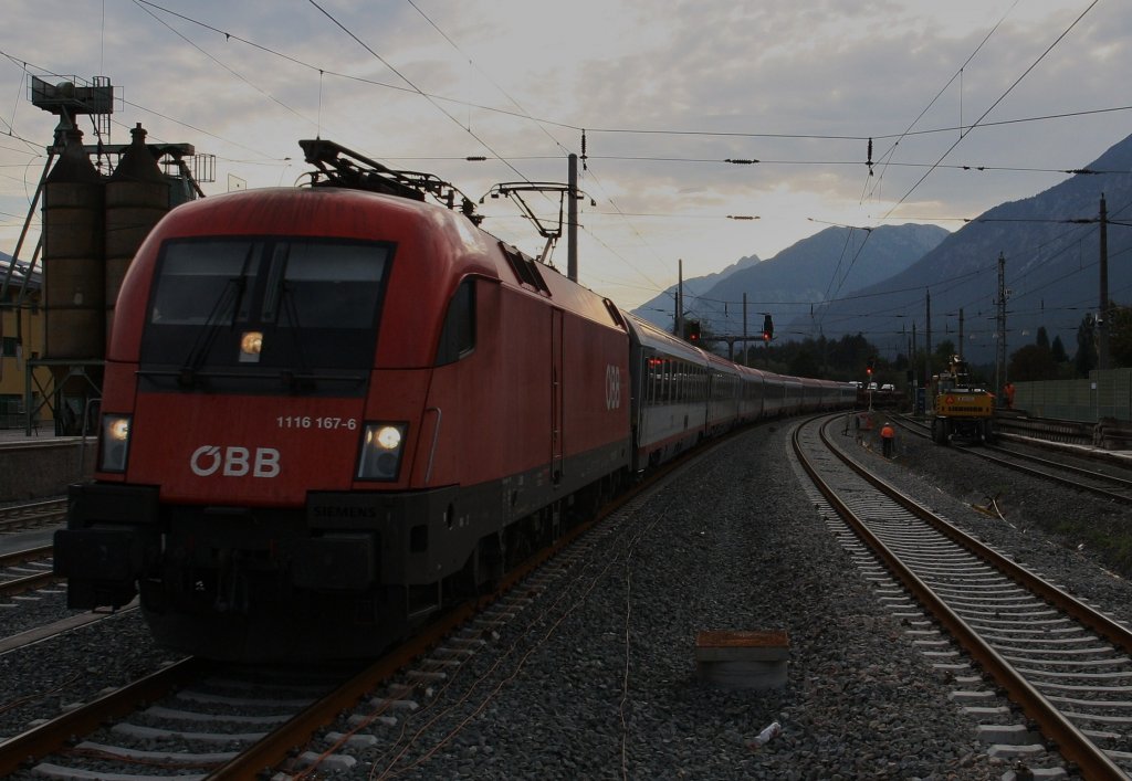 1116 167-6 mit BB EC Feldkirch-Wien West bei der Durchfahrt in Brixlegg. 17.9.2012